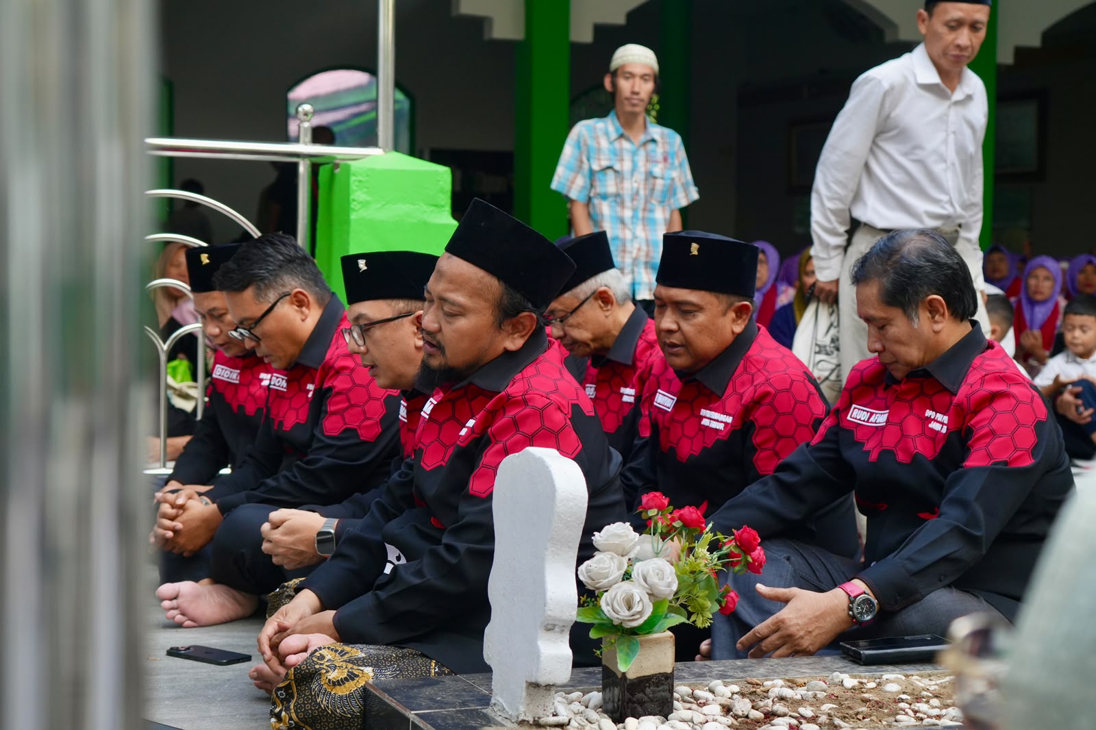PDIP Jatim Ziarah ke Makam Mbah Hasyim Jelang Muktamar NU ke-35